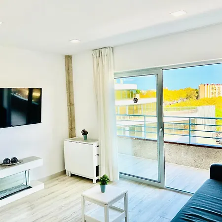Salvis Balcon Y Piscina