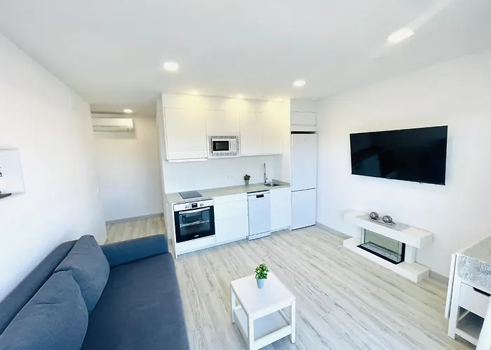 Apartamento con piscina y balcón recién reformado Appartement