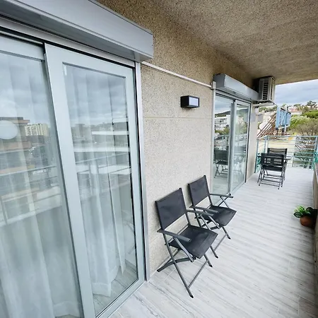 Apartamento con piscina y balcón recién reformado *