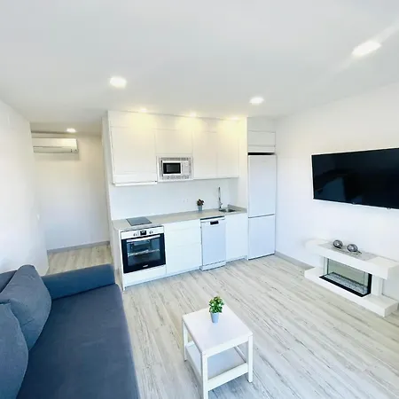 Apartamento con piscina y balcón recién reformado Appartamento