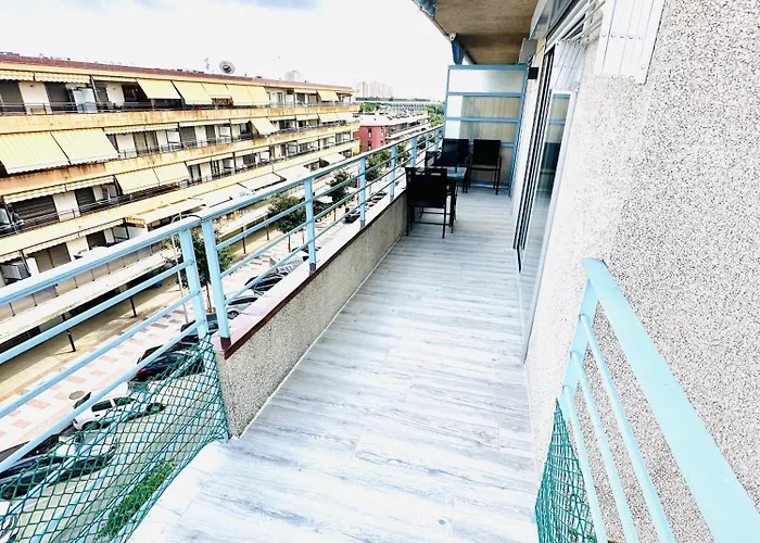 Apartamento con piscina y balcón recién reformado Apartamento *