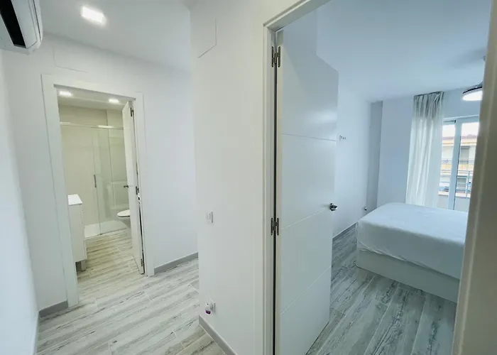 Apartamento con piscina y balcón recién reformado Apartamento *