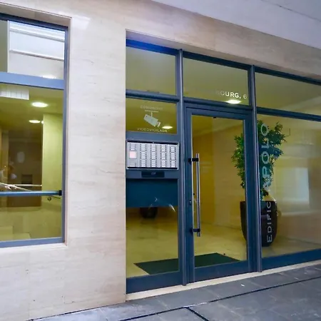 Apartamento con piscina y balcón recién reformado Appartamento *