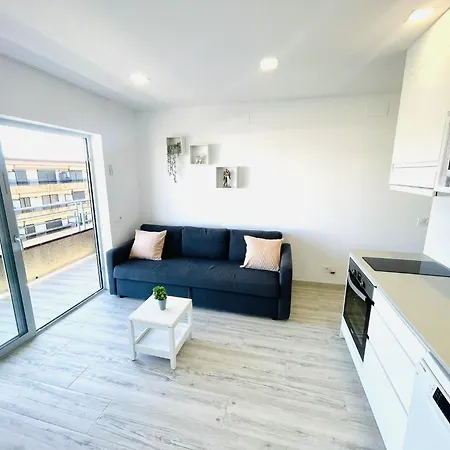 Apartamento con piscina y balcón recién reformado